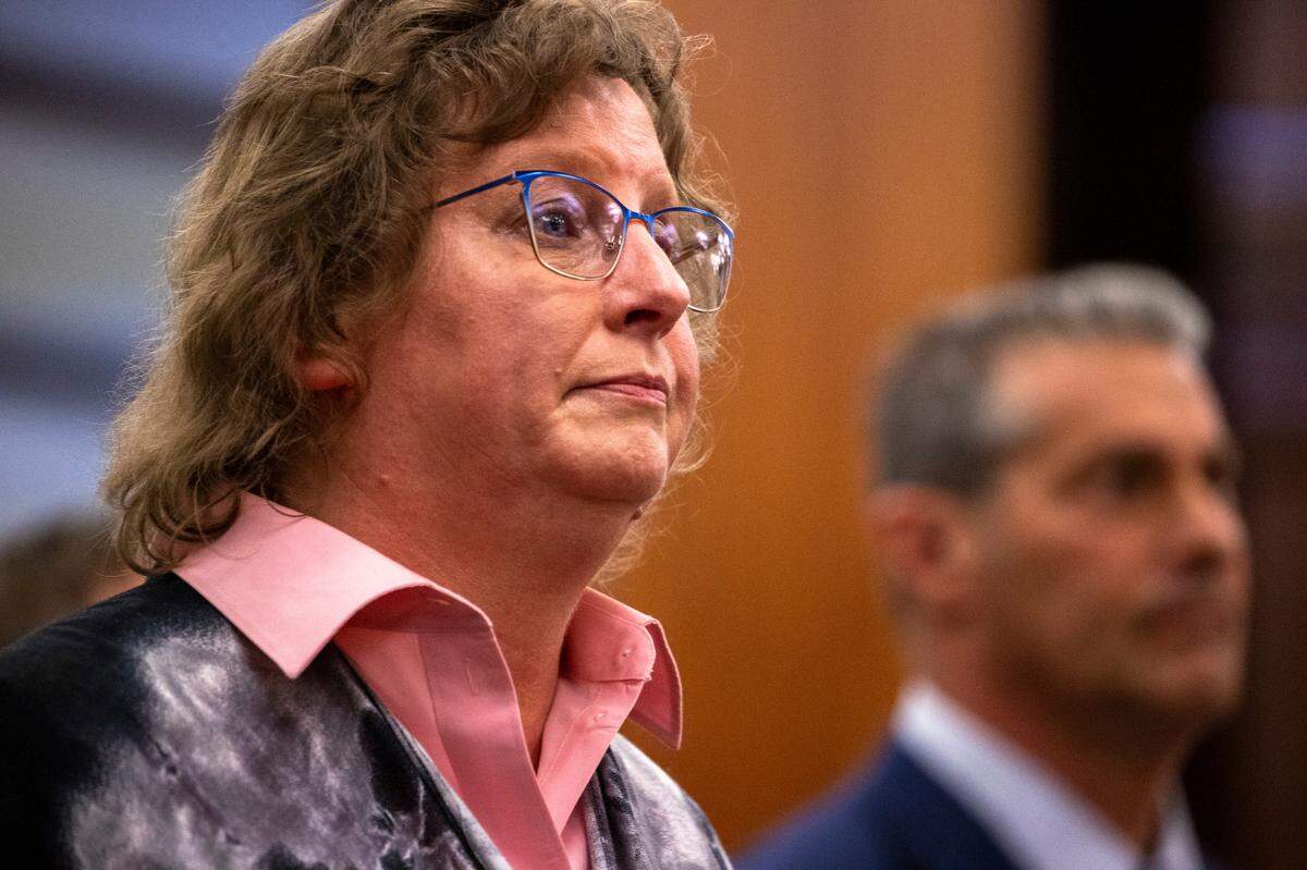 Ginger Hadwin, the sister of Gloria Satterfield, reads a letter to Alex Murdaugh during the sentencing for Murdaugh’s financial crimes in the Beaufort County Courthouse on Tuesday, Nov. 28, 2023. Andrew J. Whitaker/The Post and Courier/Pool