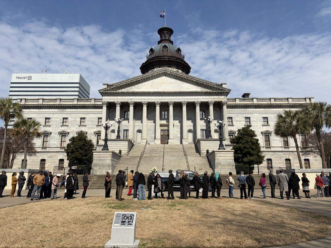 Attendees wrap around the South Carolina State House to pay respects to Rev. Jesse Jackson on Monday, March 2, 2026.