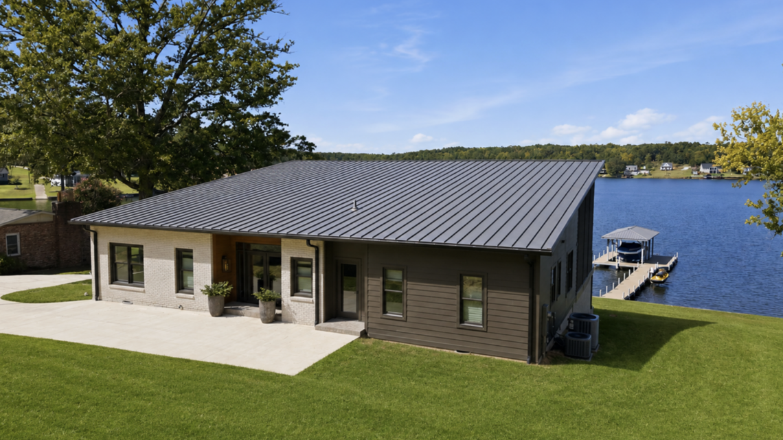 Half-million-dollar renovation transforms this South Carolina lakehouse