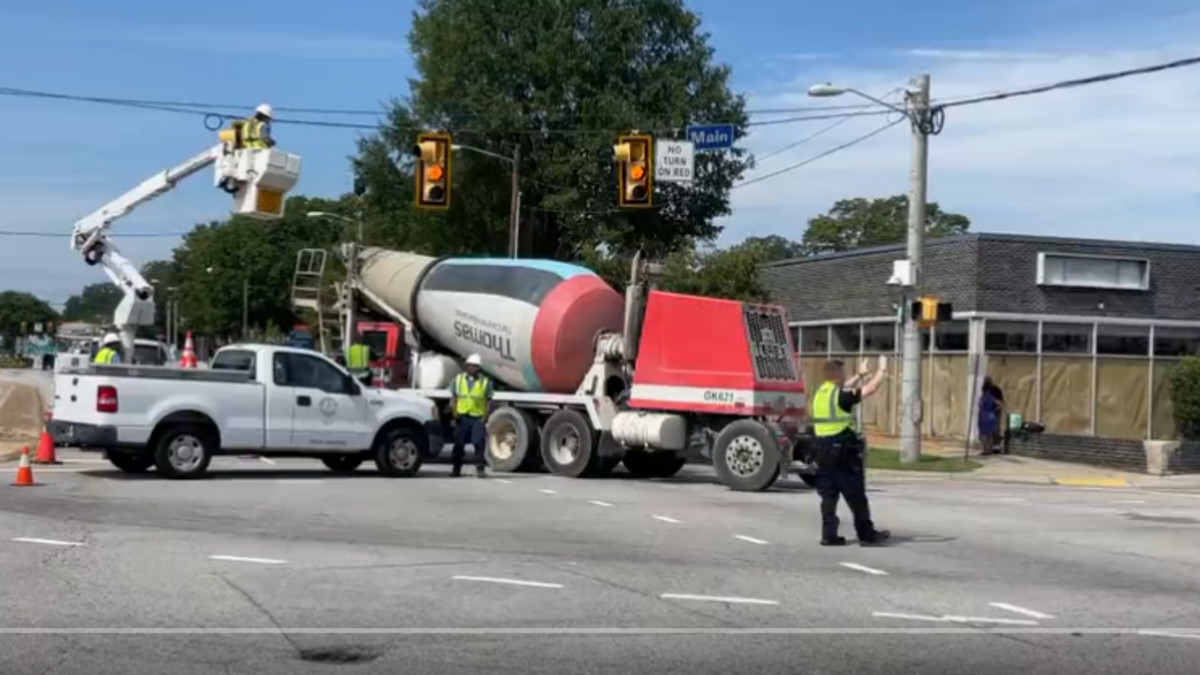 Police direct traffic after a crash at Main Street and Elmwood Avenue on Sept. 8, 2023.