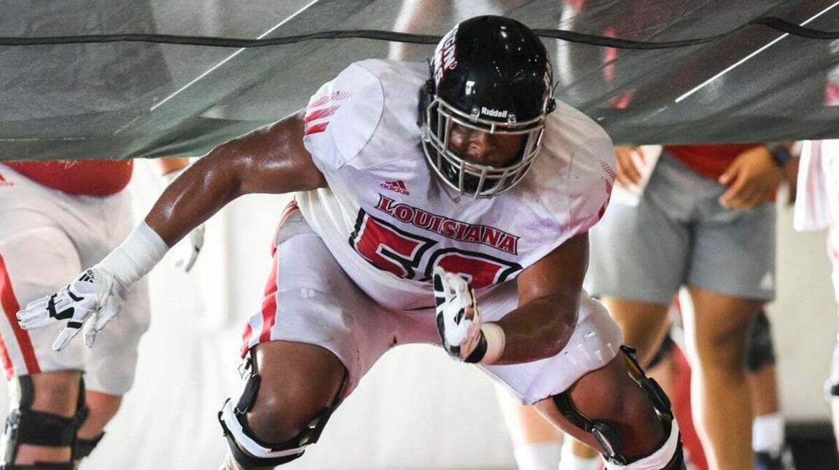 Clemson offered former Louisiana offensive lineman O’Cyrus Torrence a scholarship per a tweet from Torrence on Tuesday night.
