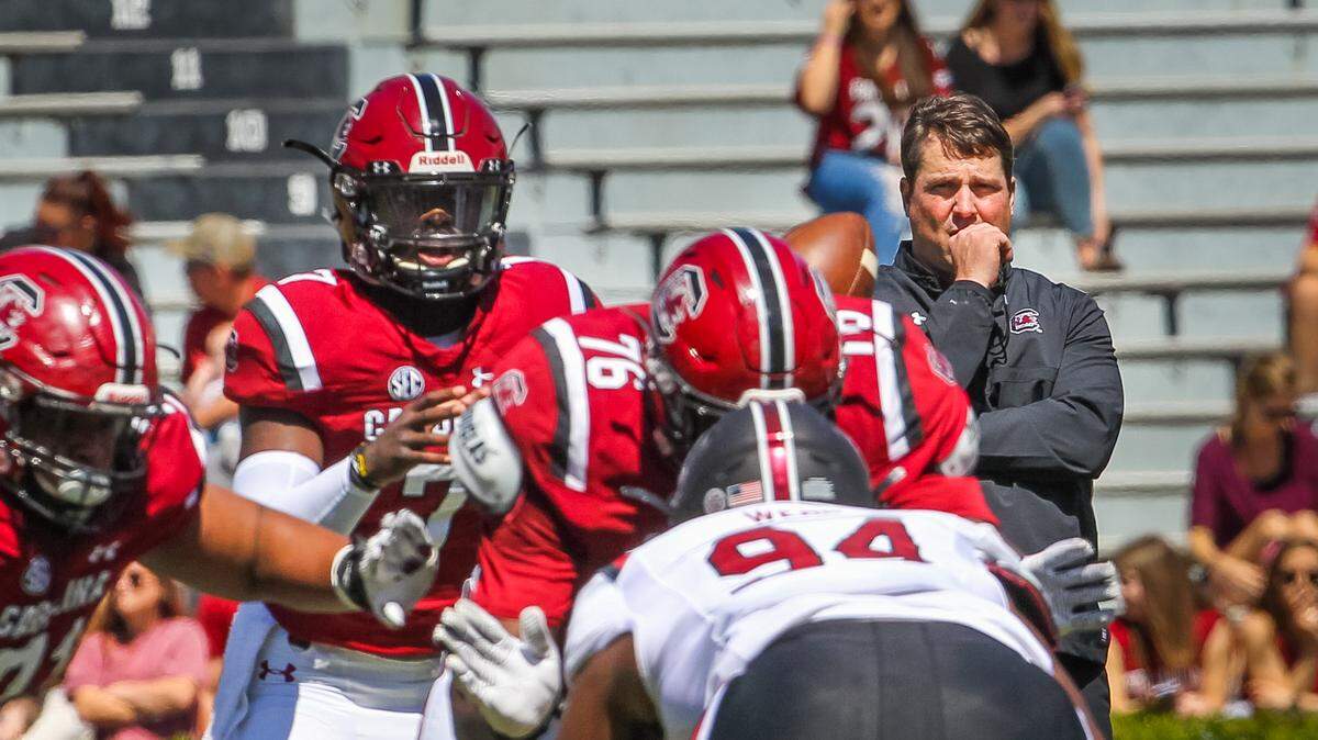 South Carolina head coach Will Muschamp watches quarterback Dakereon Joyner (7) run the offense during the Garnet and Black spring game at Williams-Brice Stadium in Columbia, SC, Saturday, March 31, 2018.
