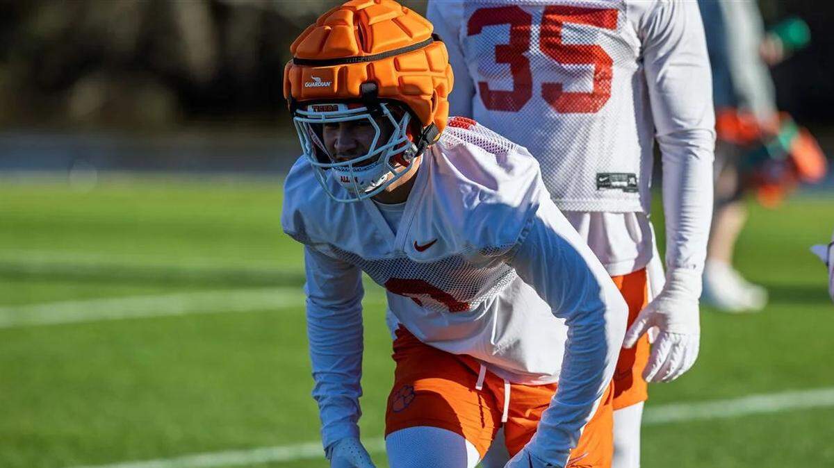 Clemson linebacker Jamal Anderson (0)