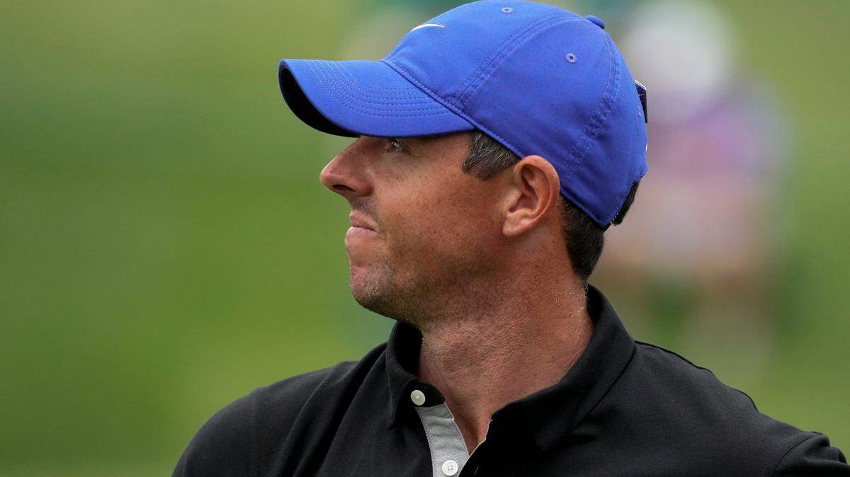 Rory McIlroy, of Northern Ireland watches his tee shot on the 17th hole during the first round of the Masters golf tournament on Thursday, April 8, 2021, in Augusta, Ga. (AP Photo/Charlie Riedel)