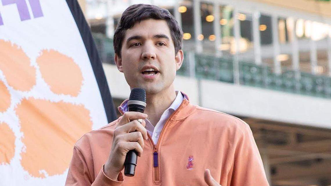 Clemson deputy athletic director Graham Neff has been announced as the interim AD, Clemson president Jim Clements announced on Thursday morning after athletic director Dan Radakovich left to take the same position at the University of Miami.