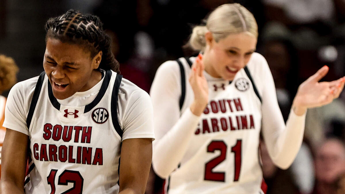South Carolina’s MiLaysia Fulwiley (12) and Chloe Kitts (21)