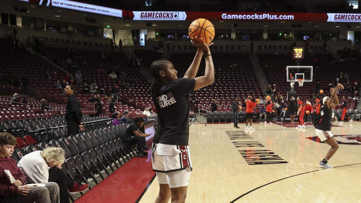 South Carolina's Ta'Niya Latson (00)