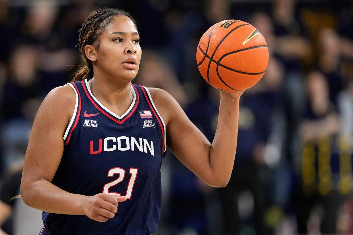 UConn, led by forward Sarah Strong (21), projects as the top seed in the 2026 NCAA women’s basketball tournament.