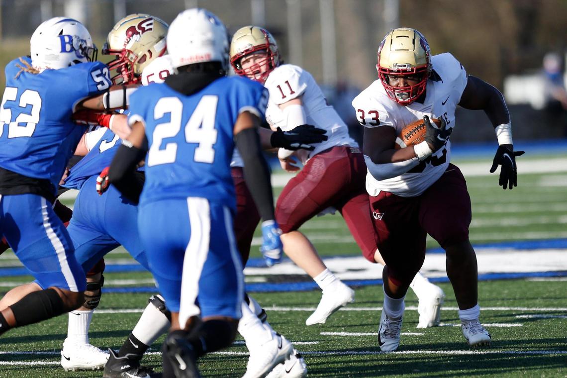 Erskine running back Rashad Luckey (33) rushes the ball in the fourth quarter of the game against Barton.