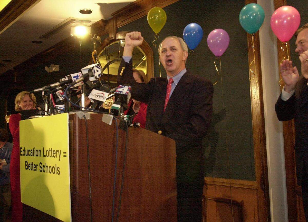 (9:54p.m.)  SC Gov Jim Hodges announces the lottery has passed duringa  reception for Democratic supporters at the Adams Mark hotel in Columbia, SCon Tuesday 11/07/00. ERIK CAMPOS/THE STATE