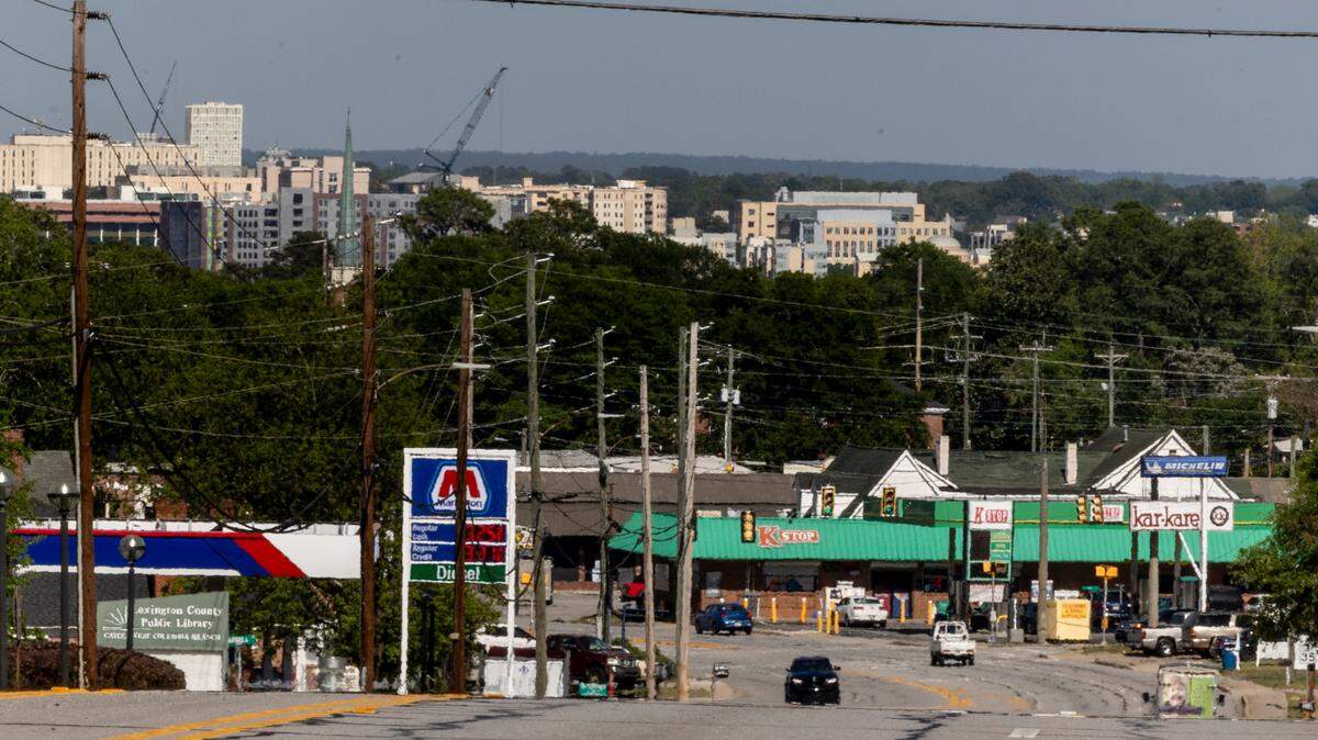Lexington County leaders met last week to try to reach common ground after the county canceled a 45-year-old agreement to maintain roads in the cities and towns within its borders.