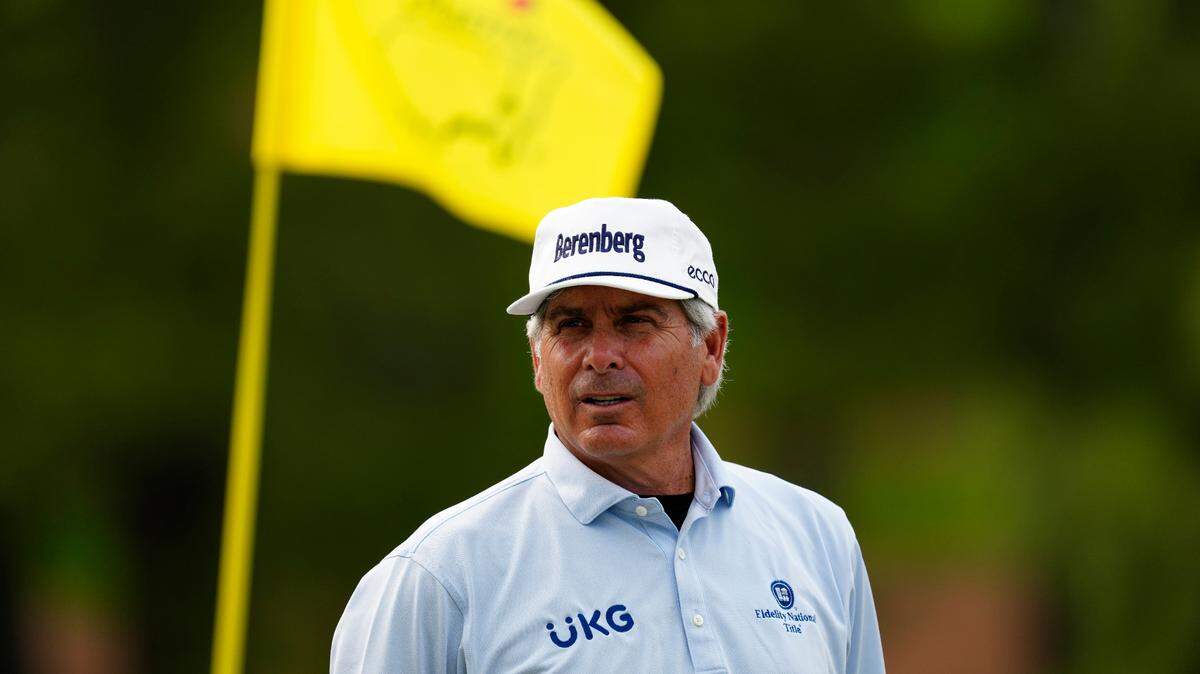 Masters champion Fred Couples on the No. 7 green during practice round 1 for the Masters at Augusta National Golf Club, Monday, April 4, 2022.