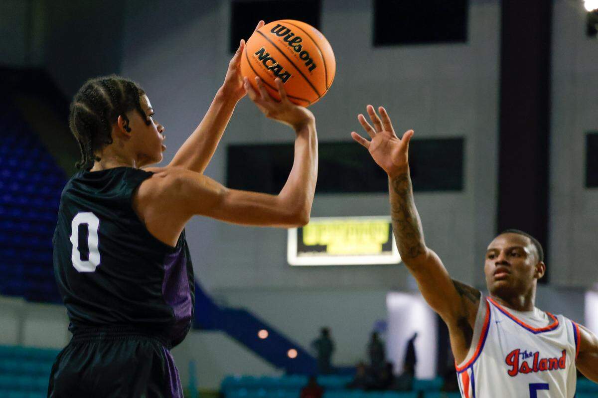 Ridge View’s Talan Staley (0) shoots as James Island’s RJ Simmons (5) defends during the second half of action at the Florence Center in the Class 4A boys basketball semifinal playoff game on Wednesday, Feb. 28, 2024.