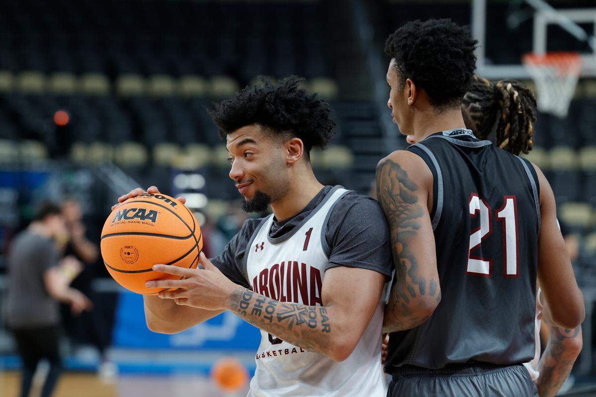 South Carolina guard Jacobi Wright (1) prepares to play the Oregon Ducks at the PPG Paints Arena on Wednesday, March 20, 2024.