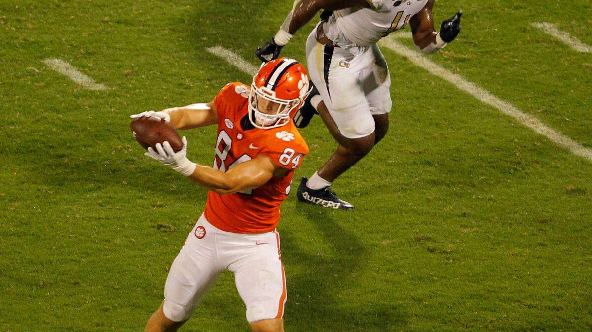 Clemson tight end Davis Allen (84) makes a catch in front of Georgia Tech linebacker Quez Jackson (4) during third-quarter action in Clemson, S.C. on Saturday, Sept. 18, 2021.