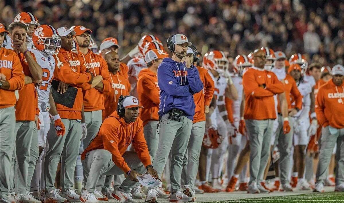 Clemson football offensive coordinator and quarterbacks coach Garrett Riley (standing in center)