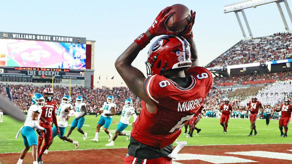 South Carolina’s Donovan Murph scores a second-quarter touchdown Saturday against Coastal Carolina.