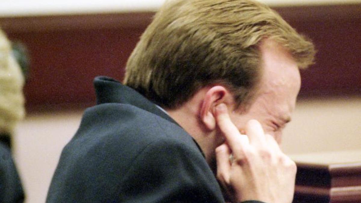 James Robertson holds his fingers to his ears to avoid hearing the death sentence during his 1999 trial in York. Robertson is one of two York County men on death row who could be affected by this week’s S.C. Supreme Court ruling.