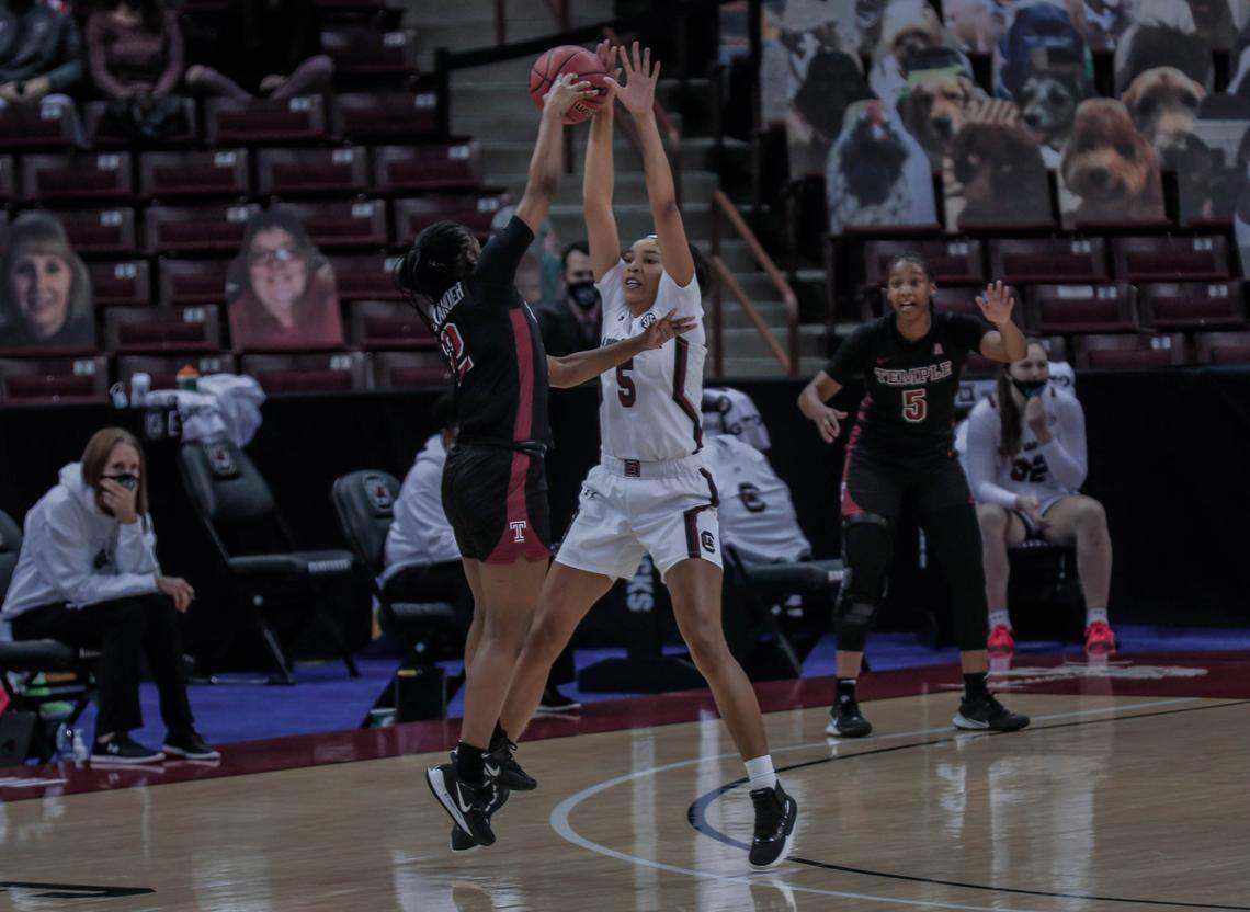 South Carolina Gamecocks forward Victaria Saxton (5) blocks a pass by Temple guard Asonah Alexander (2) during the second half of action at the Colonial Life Arena. The Gamecocks won, 103-41.