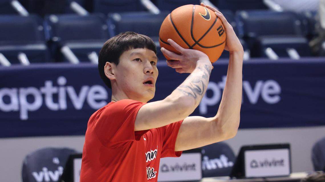 Utah Utes guard Mike Sharavjamts