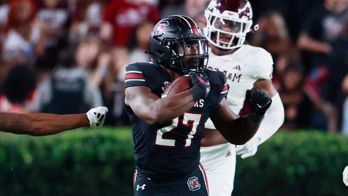 South Carolina running back Oscar Adaway III (27) could see an expanded role against Wofford this week.