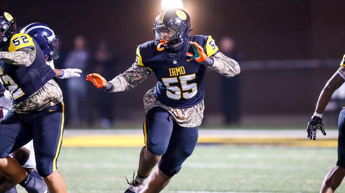 Irmo Yellowjackets OL Nate Carson (55) against the White Knoll Timberwolves during their game at Irmo High School Friday evening, 11/21/25.