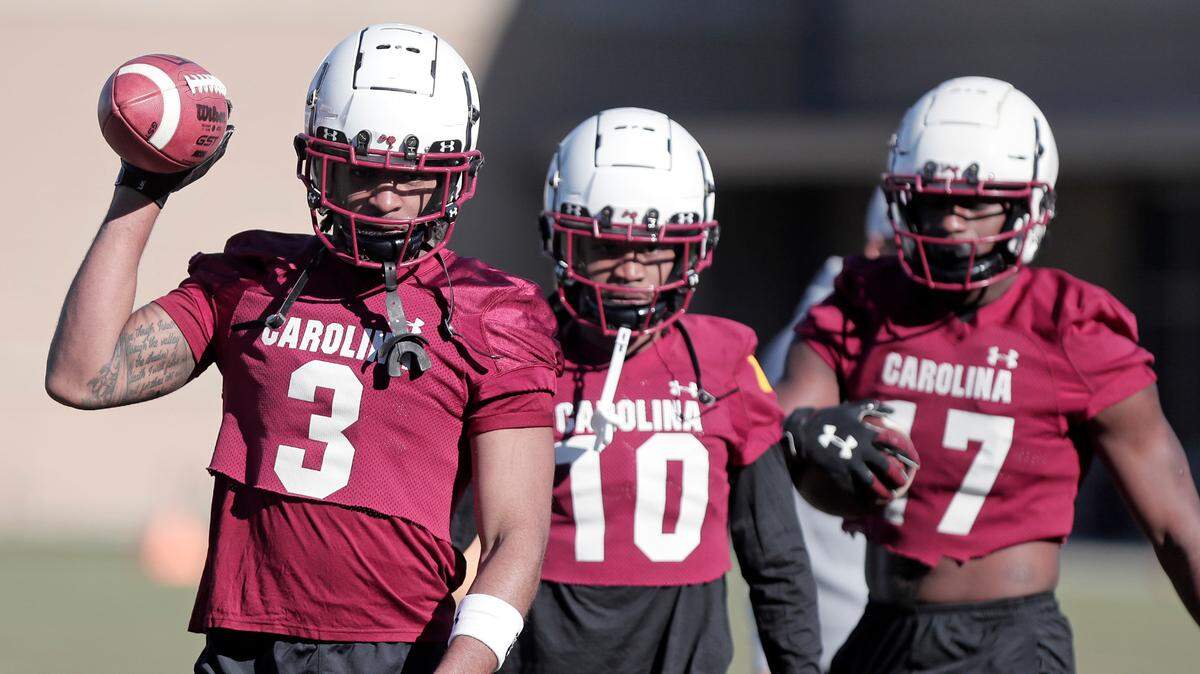 Antwane Wells Jr. (3) and the South Carolina receivers during 2023 spring practice.