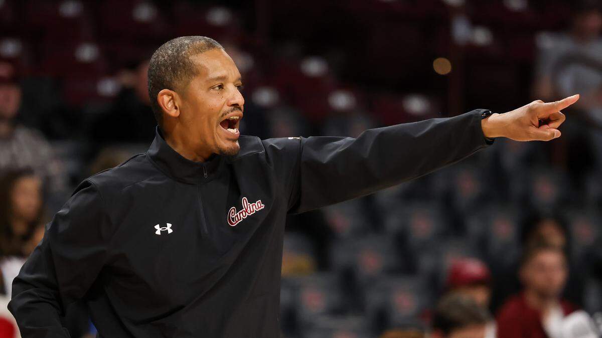 South Carolina head coach Lamont Paris yells to his players during the Gamecocks’ game against LSU on Saturday, January 31, 2026.