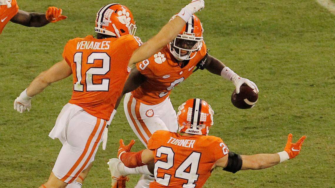 Multiple college football media outlets are projecting Clemson will go to either the Gator Bowl, Cheez-It Bowl or Holiday Bowl this year.