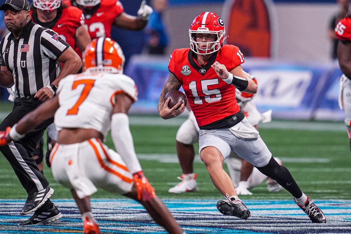 Aug 31, 2024; Atlanta, Georgia, USA; Georgia Bulldogs quarterback Carson Beck (15) runs with the ball against the Clemson Tigers during the first quarter at Mercedes-Benz Stadium.