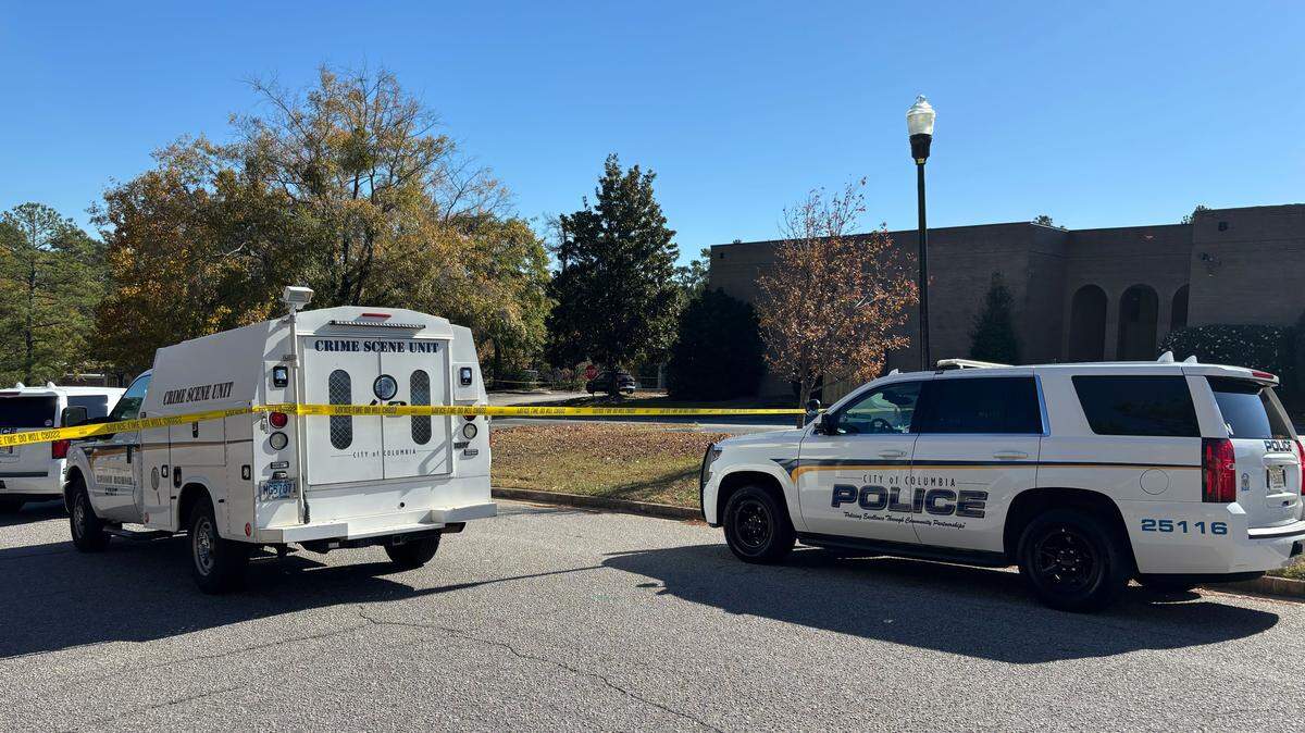 Columbia Police officers responded Friday after a shooting outside Middleburg Plaza, where Planned Parenthood is located.