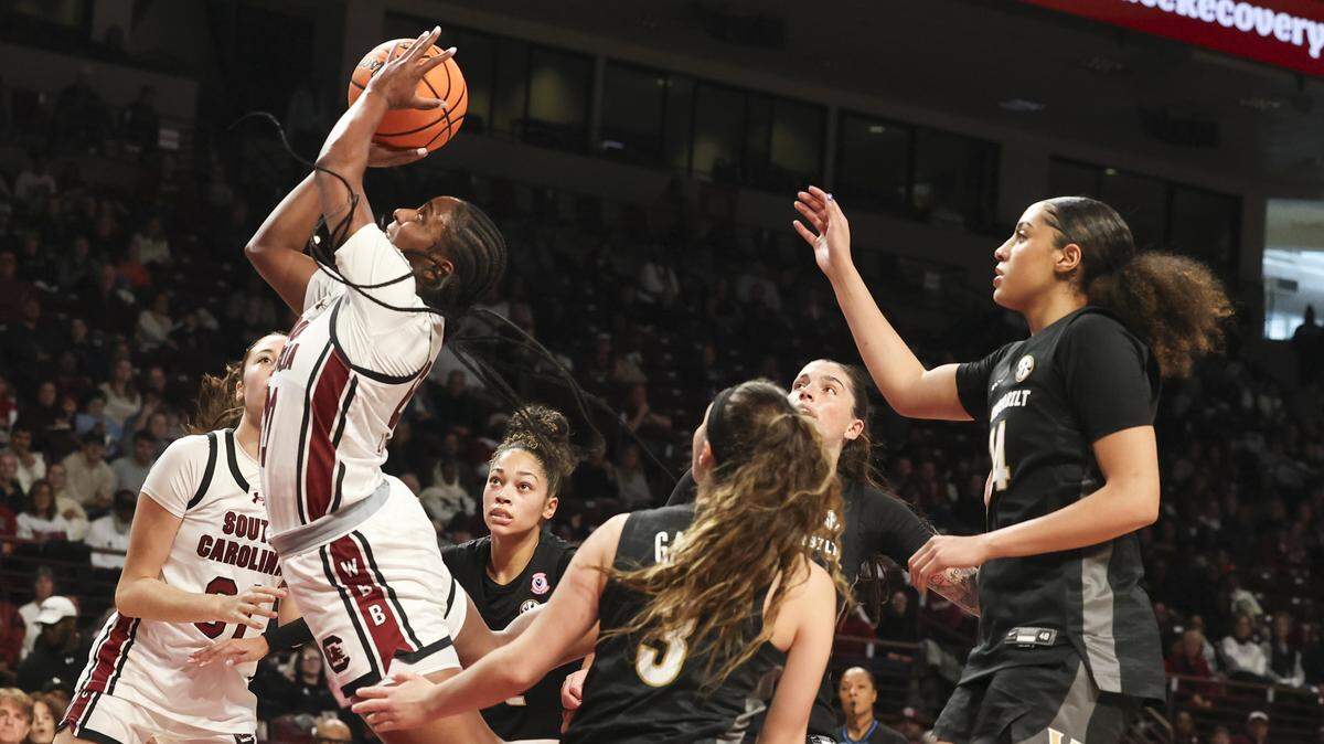 South Carolina's Ta'Niya Latson (00) shoots after weaving through Vanderbilt defenders during the first half of action of their women's basketball game against Vanderbilt at Colonial Life Arena on Sunday, Jan. 25, 2026.
