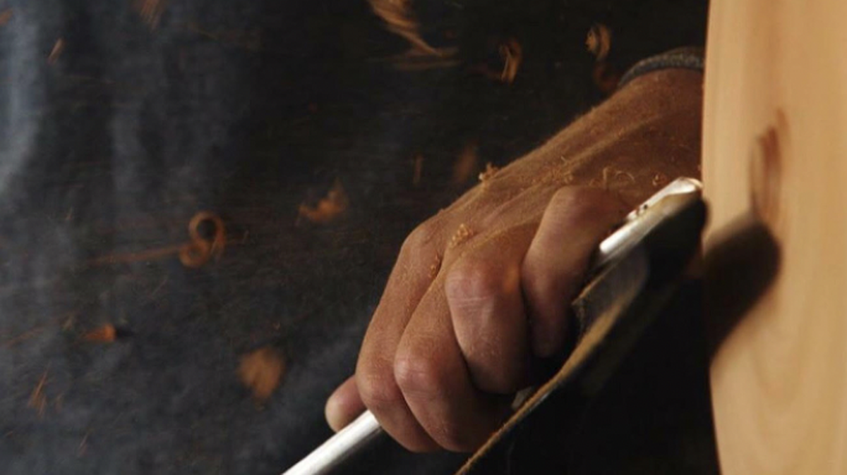 Tim Martin began a woodworking business making baseball bats.