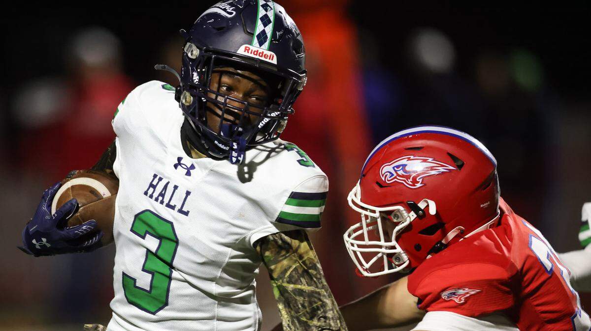 Keon McKinley (3) of Heathwood Hall carries the ball during Hammond’s game against Heathwood Hall at Hammond on Friday, Nov. 14, 2025.