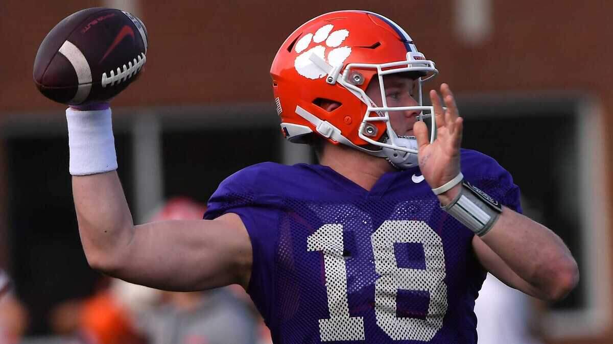 The Clemson University football team at the third day of spring practice at the University’s football Complex in Clemson, SC, Wednesday, March 8, 2023. Clemson quarterback Hunter Helms (18) during passing drills. Gre 2023 Day 3 Clemson Football30