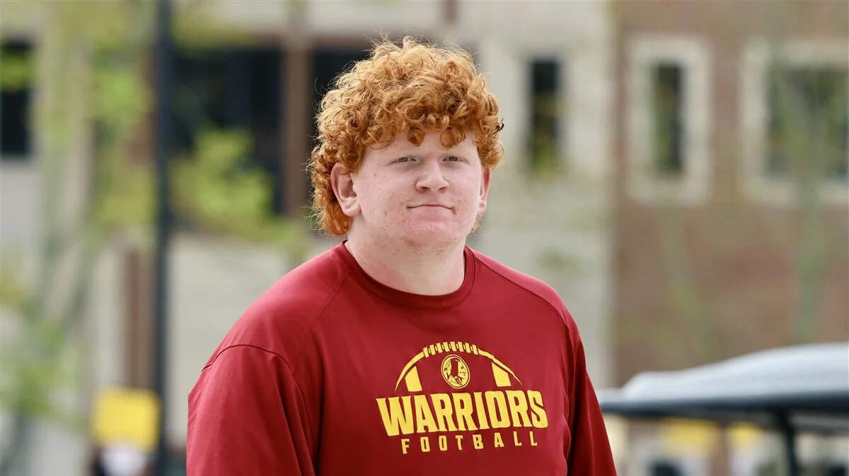 Class of 2027 offensive lineman Clayton Lee commits to South Carolina Gamecocks football.