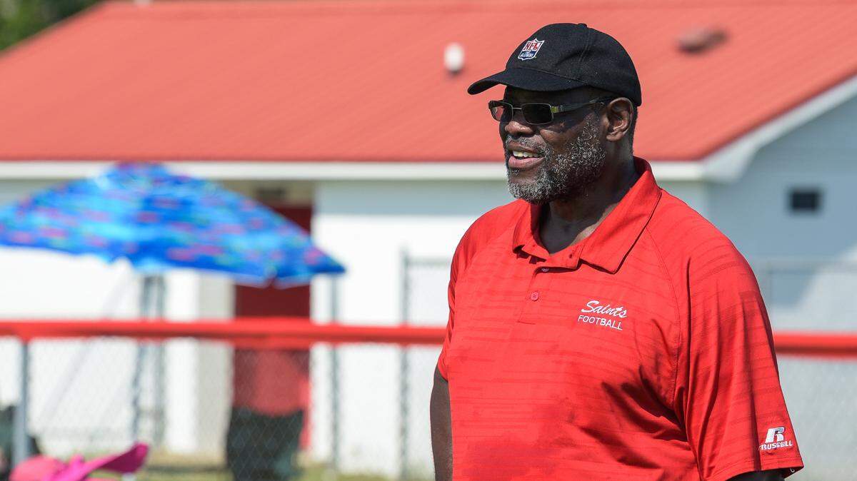 Former South Carolina and NFL star Willie Scott assisted with coaching during the 2017 Alshon Jeffery football camp held in St. Matthews. Scott died on Tuesday, Feb. 9, 2021.