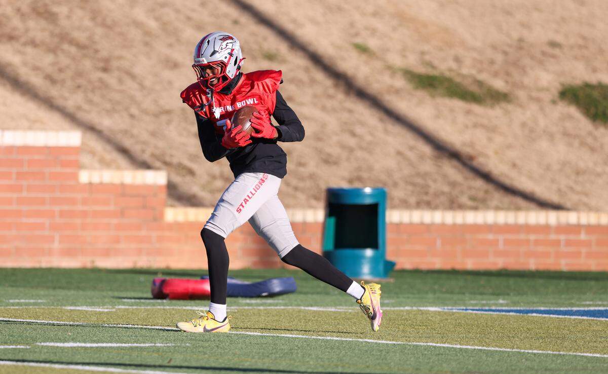 J'Zavien Currence (10) of South Pointe is seen at Spartanburg High during Shrine Bowl practice.