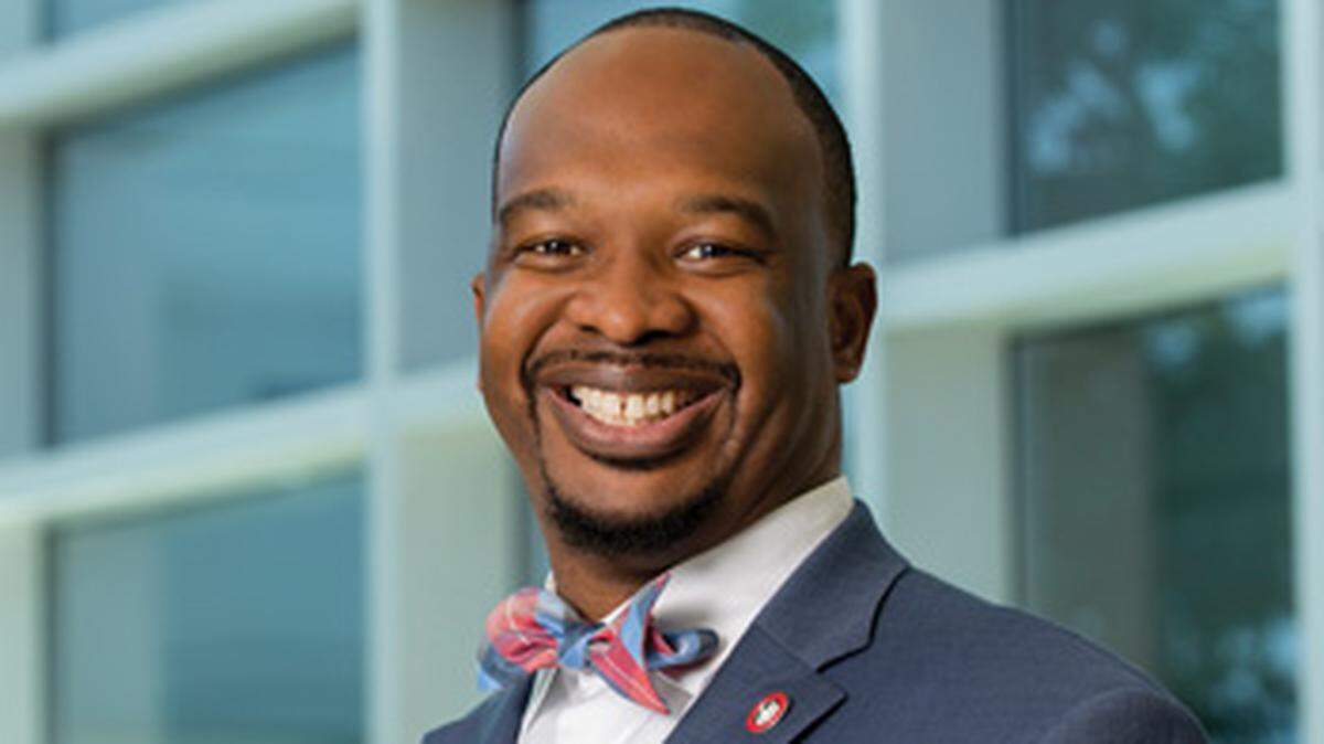 One thing you might notice about the interim LR5 superintendent’s contract