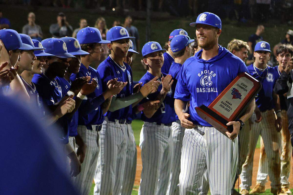 Head coach Casey Bradwell and the Airport High School baseball team celebrates their Class 4A state championship series win over Seneca High on May 31, 2025.