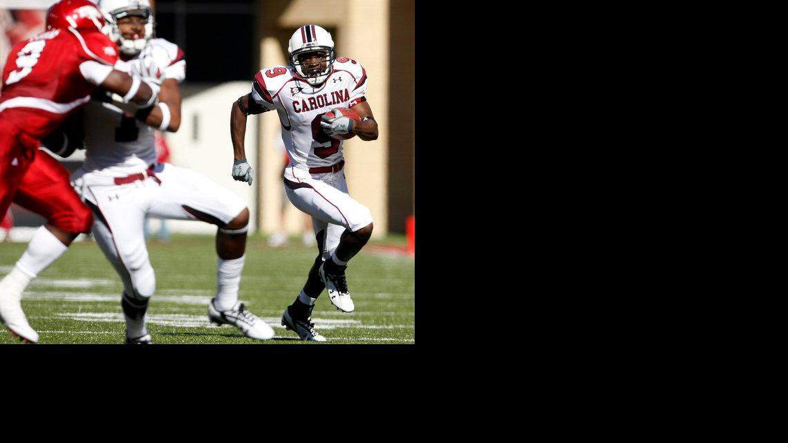 South Carolina senior wide receiver No. 9 Moe Brown turns the corner on an end around play.