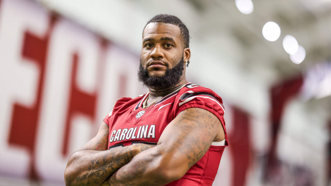 With mom’s enduring help, Jacarrius Peak is close to suiting up for South Carolina