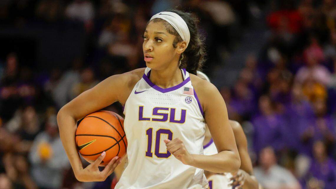 LSU forward Angel Reese (10)