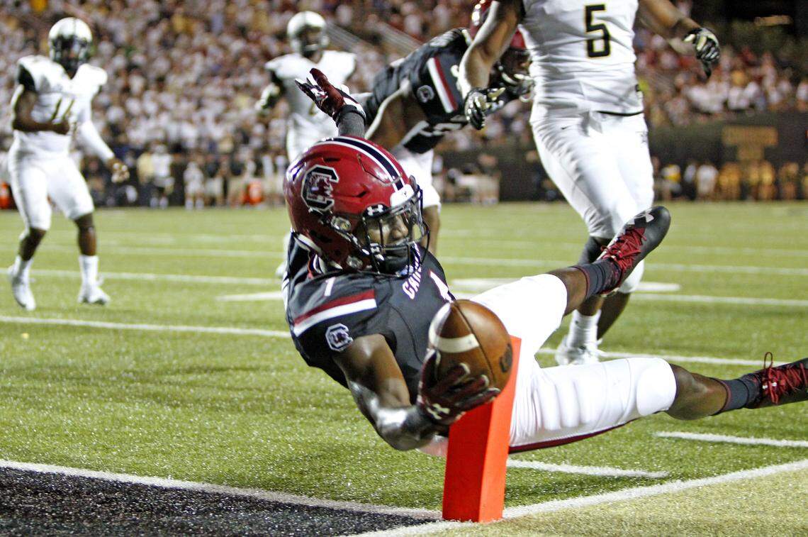 From Sept. 1, 2016: South Carolina wide receiver Deebo Samuel (1) dives to score a touchdown in the second half against Vanderbilt at Vanderbilt Stadium in Nashville, Tenn.