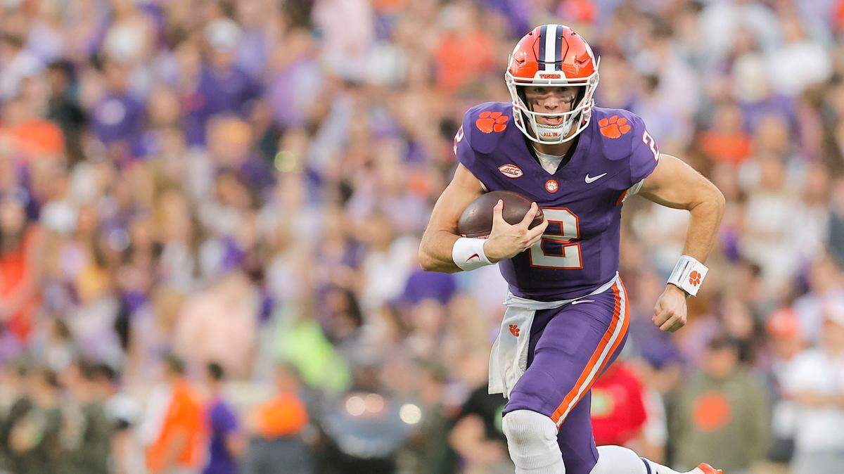 Clemson quarterback Cade Klubnik (2) is all alone as he breaks away from Furman during first-half action in Clemson, S.C. on Saturday, Nov. 22, 2025.