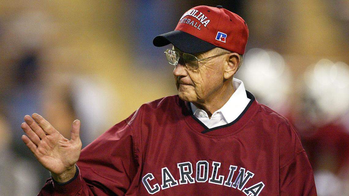 Lou Holtz, legendary South Carolina football coach, dies at 89