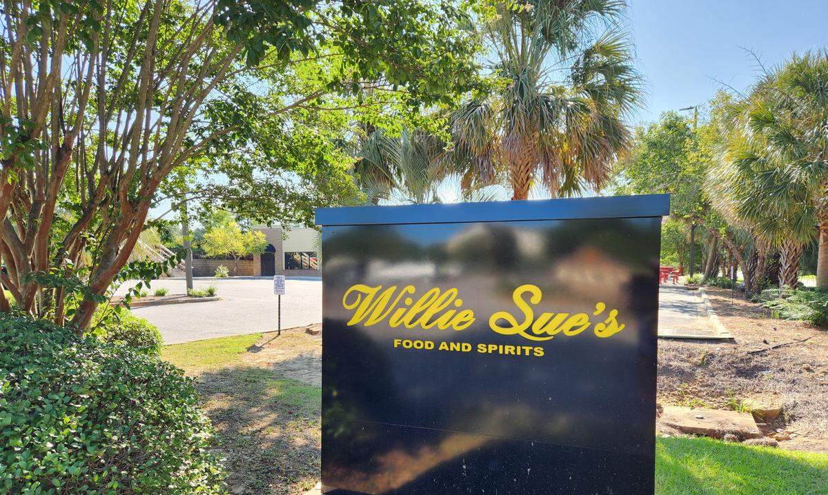 Willie Sue’s Food and Spirits at 380 Columbiana Dr. has closed, according to posts on the restaurant’s social media.