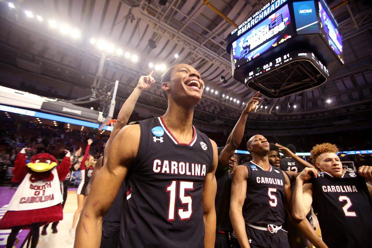 PJ Dozier (15) and the 2016-17 South Carolina Gamecocks.