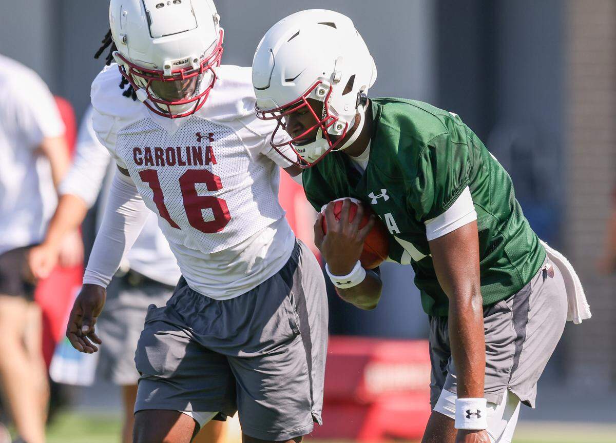 South Carolina quarterback Brandon Cunningham (34) and defensive back Jalewis Solomon (16) run drills during practice in Columbia on Friday, August 1, 2025.