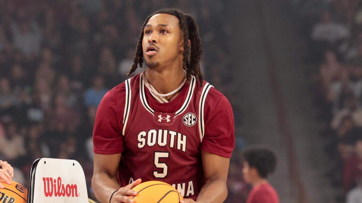 South Carolina's Meechie Johnson (5) shoots during the GarNET & Black Madness on Tue., Oct. 21, 2025 at Colonial Life Arena.